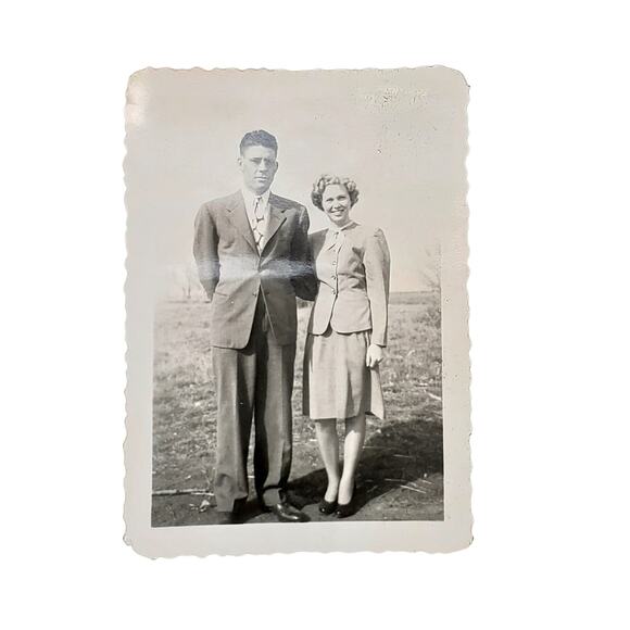 Vtg Lovely Handsome Couple Original Monochrome Photography Found Snapshot - Picture 1 of 4